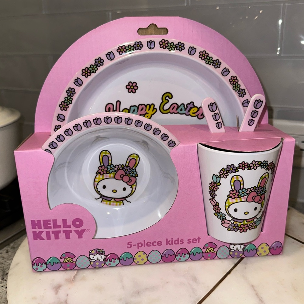 NWT Hello Kitty Sanrio Happy Easter Floral 5 Piece Melamine Kids Dinnerware Set